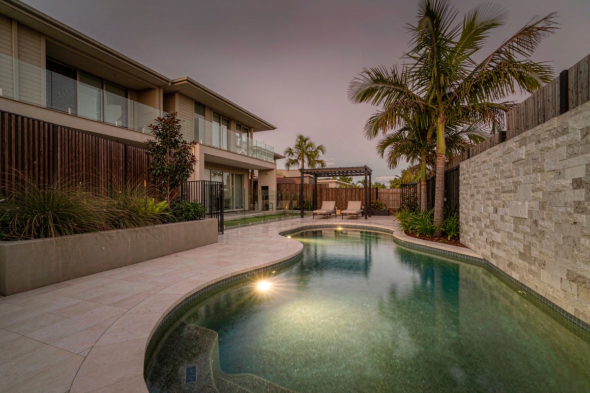 How a Florida Pool Builder Standardized 60 Residential Pools on Resin-Filled IP68 LED Lights